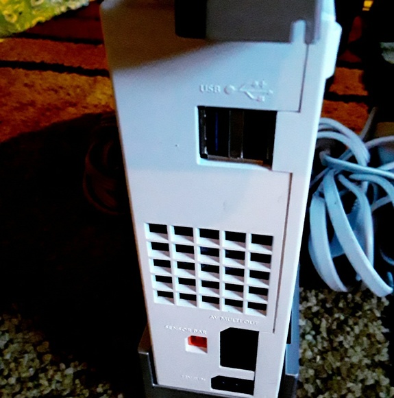 Wii - Picture 2 of 2